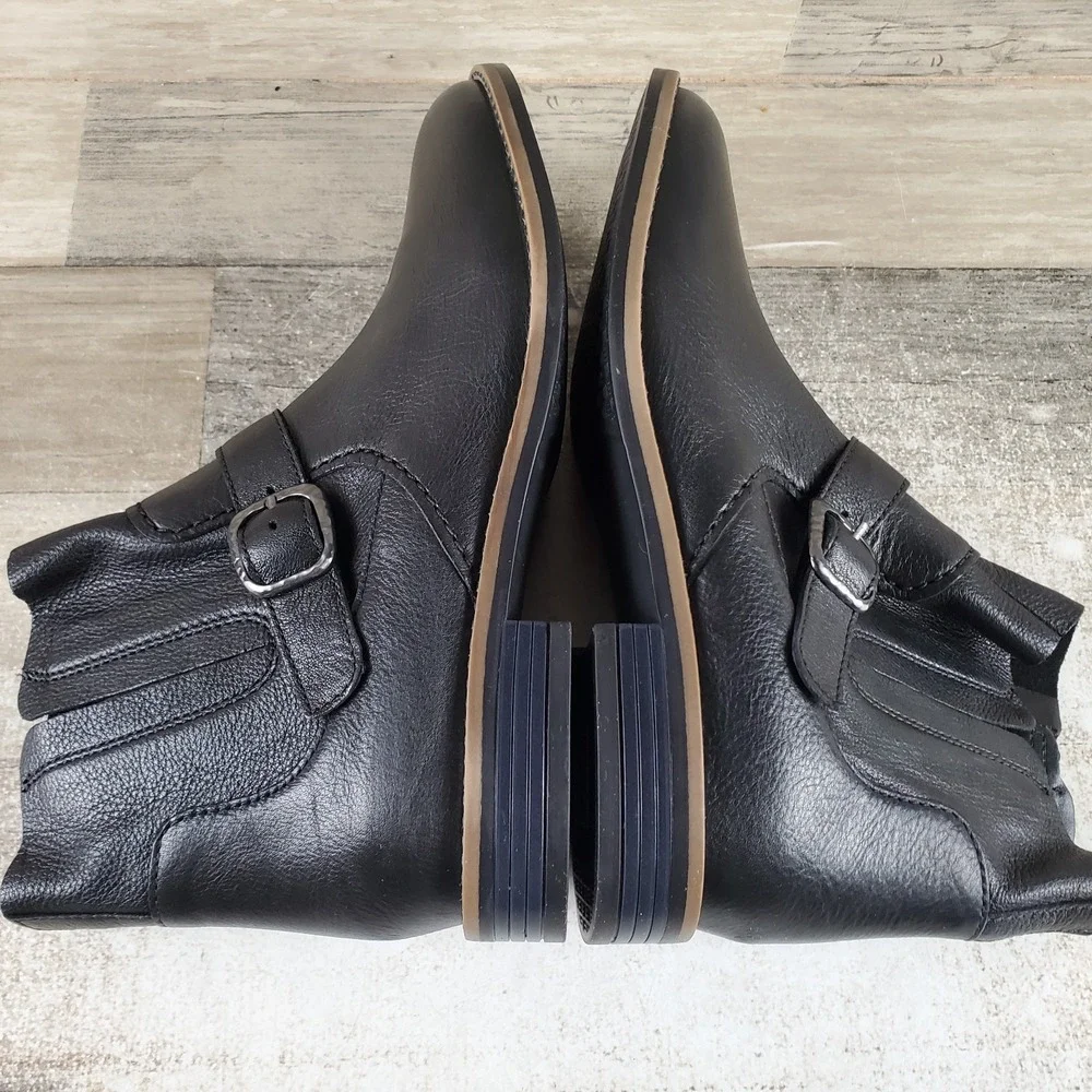 Clarks Camzin Loop Womens Boots Sz 8 M Black Leather Side Zip Low-Block Heel